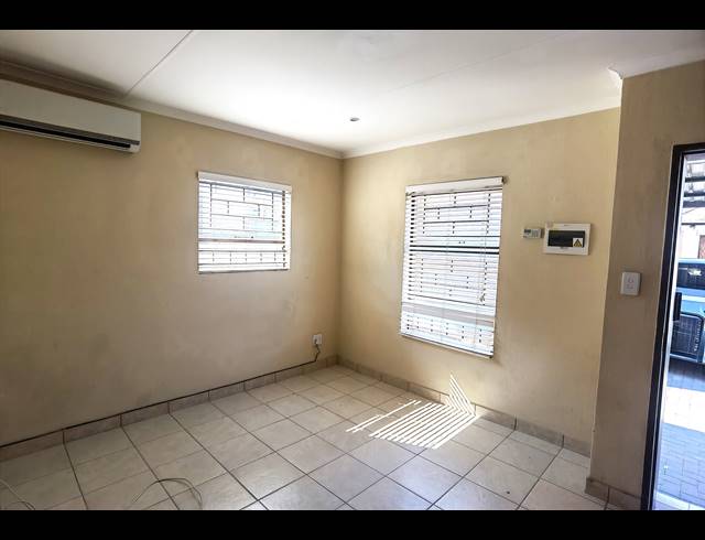 3 BEDROOM FREESTANDING FOR SALE IN KOSMOSDAL